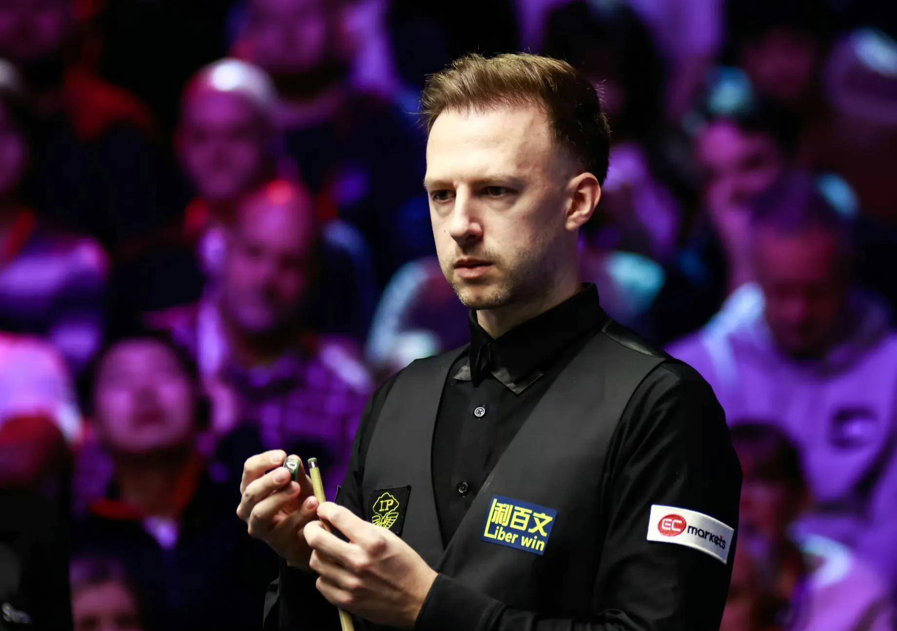 展示了足球 展示了足球